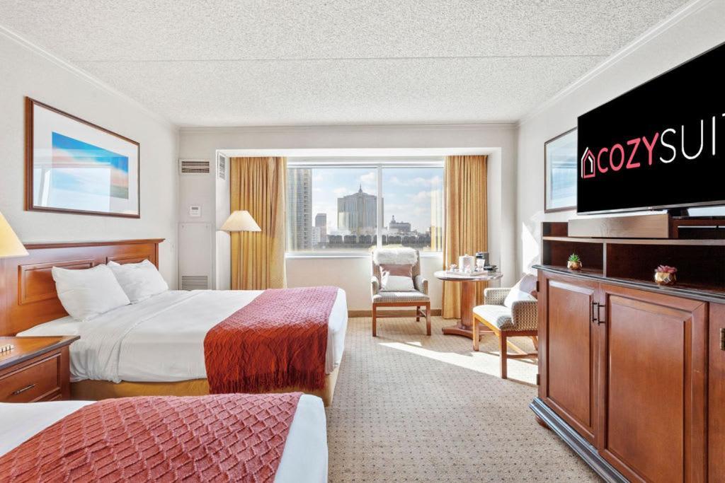 Cozysuites Showboat Modern Beachside Inn *