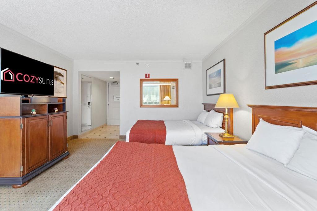 Cozysuites Showboat Modern Beachside Inn