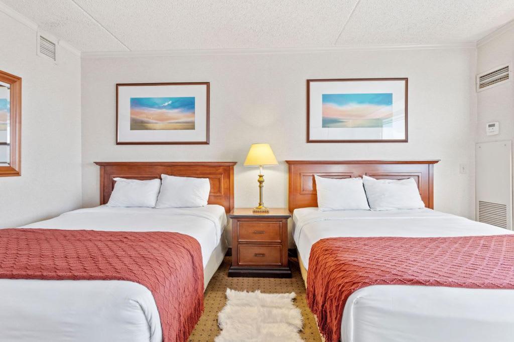 Cozysuites Showboat Modern Beachside Inn