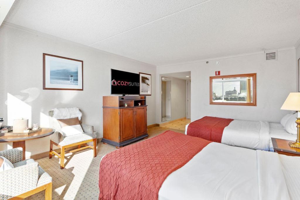 Cozysuites Showboat Modern Beachside