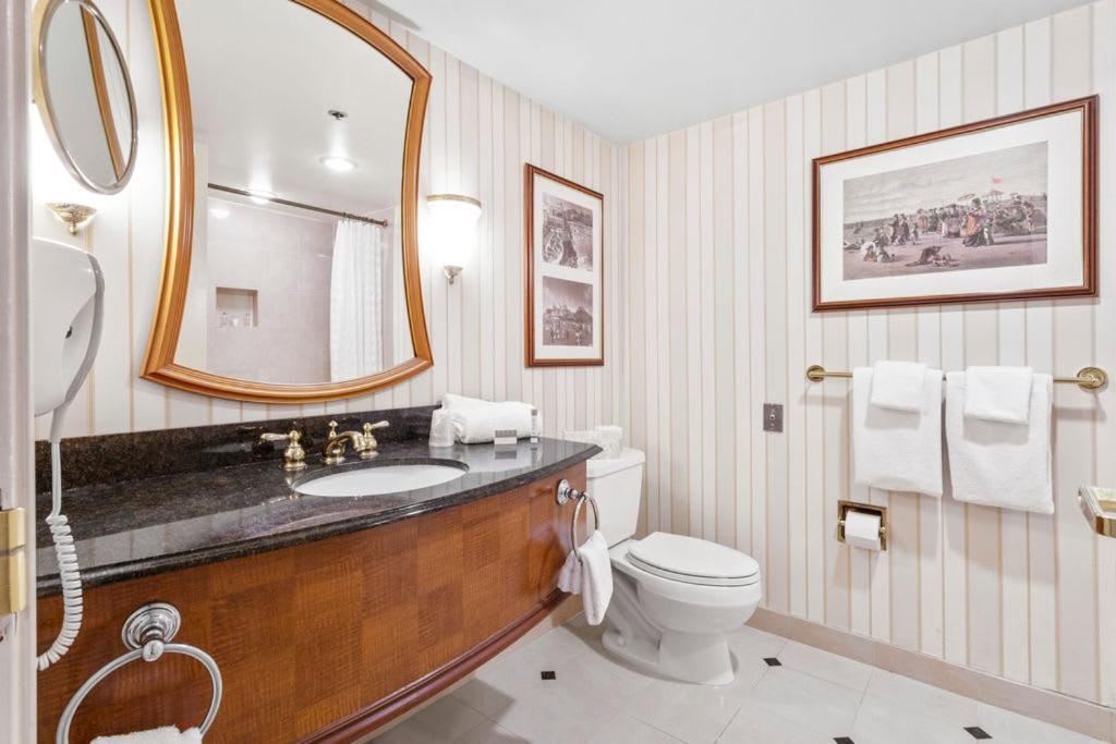 Inn Cozysuites Showboat Modern Beachside *