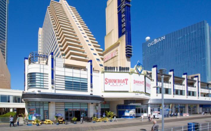 Inn Cozysuites Showboat Modern Beachside *